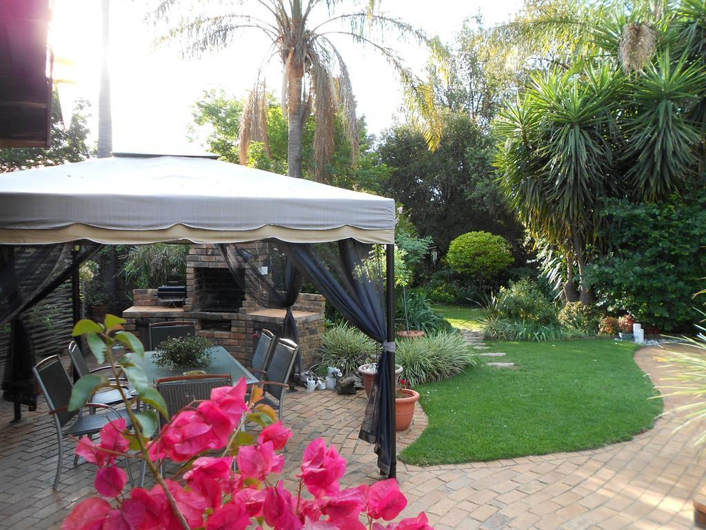 Old Umtali Guest House Johannesburg Exterior photo